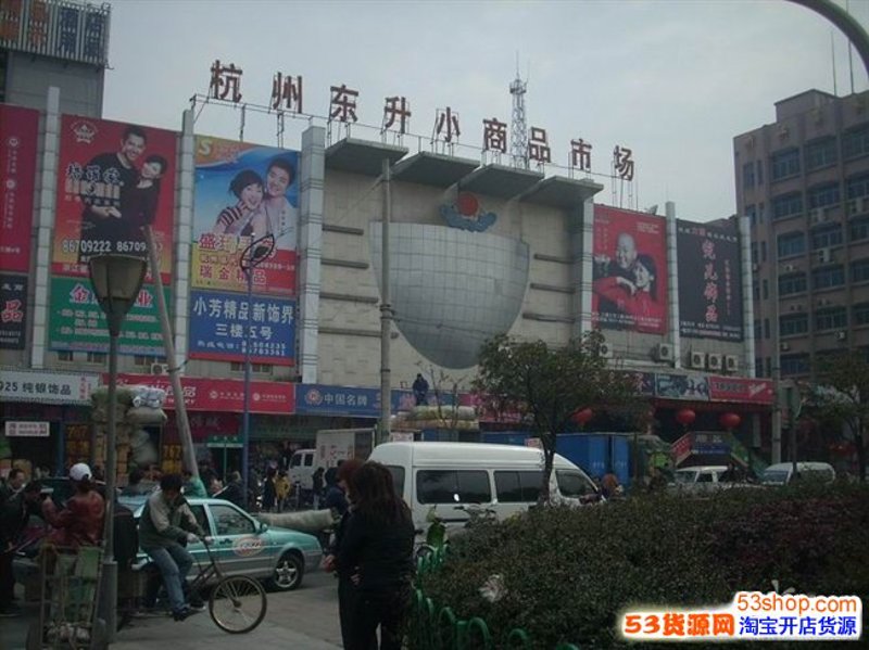 零售是什么意思?在商业领域,零售是一种直接面向最终消费者销售商品和服务的商业模式。